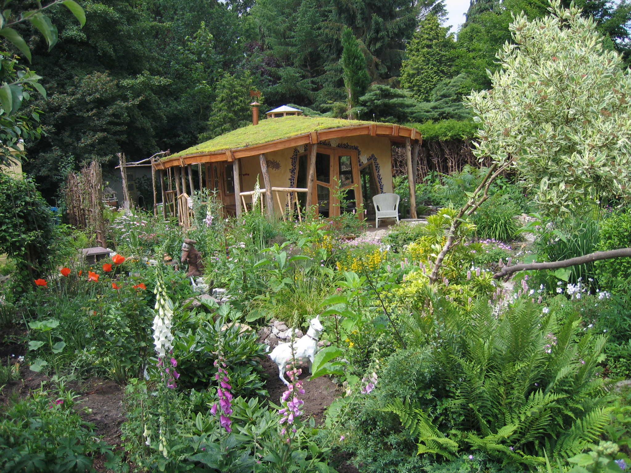  Siertuin met tuinhuis (met grasdak) op tuinpark Tuinwijck in Groningen